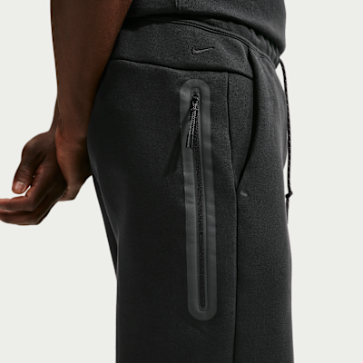 Nike Tech Fleece Erkek Şortu görsel 3