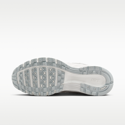 ナイキ P-6000 SE ウィメンズシューズ リフレクティブ (再帰反射) アクセント付き