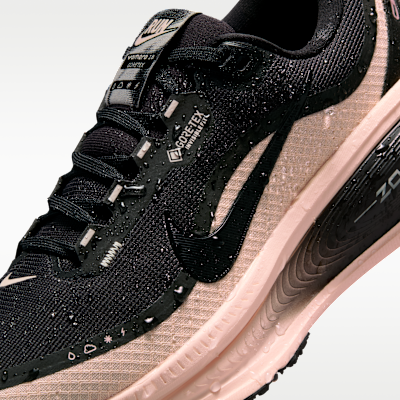 Nike Vomero 18 GORE-TEX Yansıtıcı Tasarımlı Vurgulara Sahip Su Geçirmez Kadın Yol Koşu Ayakkabısı