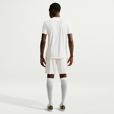 Nike Strike Elite Dri-FIT ADV Örgü Erkek Futbol Şortu görsel 5