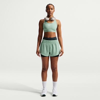 Nike Swoosh Orta Destekli Pedli Kadın Spor Sütyeni görsel 4