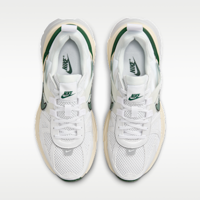 รองเท้าผู้หญิง Nike V2K Run พร้อมส่วนเน้นสะท้อนแสง