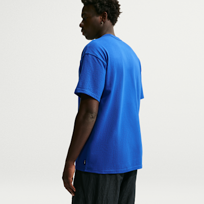 Nike Sportswear Premium Essentials Erkek Tişörtü görsel 2