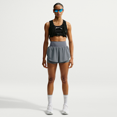 Nike Flow Dri-FIT Yüksek Belli 2'si 1 Arada Kadın Koşu Şortu