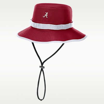Gorro tipo pescador universitario Nike Dri-FIT para hombre Alabama Sideline Apex Gameday Boonie
