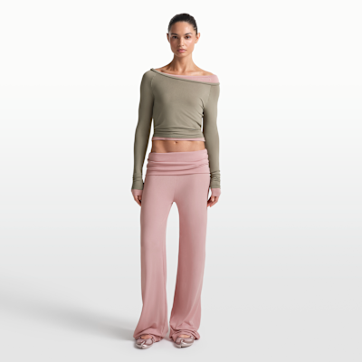 Top a manica lunga con spalle scoperte NikeSKIMS Stretch Knit – Donna