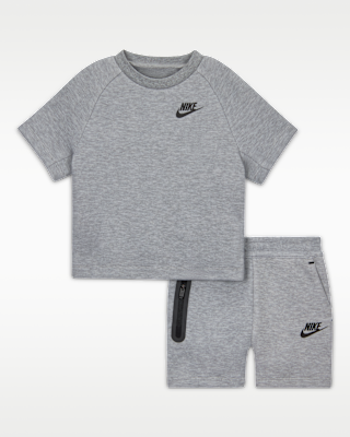 Детская футболка Nike Baby Tech Fleece and Shorts Set