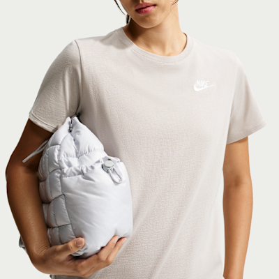 Nike Sportswear Club Essentials Kadın Tişörtü görsel 3