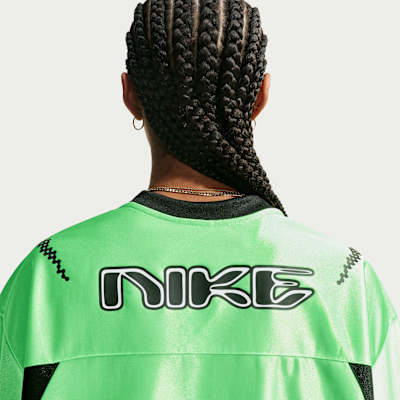 Nike Sportswear Büyük Kesimli Kadın Forması görsel 2