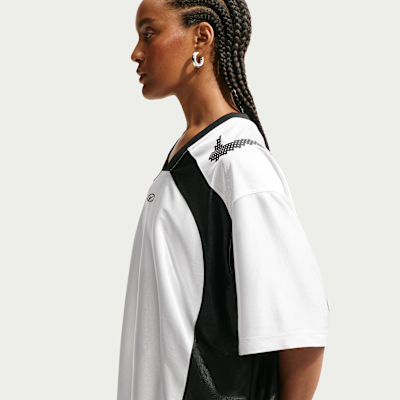 Nike Sportswear Büyük Kesimli Kadın Forması görsel 2