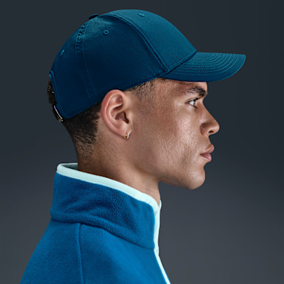 Gorra con logotipo de metal y estructura Nike Dri-FIT Club