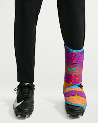 Женские  Nike Diamond "Ronald Acuña Jr" Baseball Batter's Leg Guard (Right-Handed Hitter)