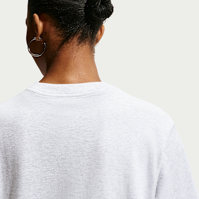 Nike Sportswear Essentials Kadın Tişörtü görsel 2