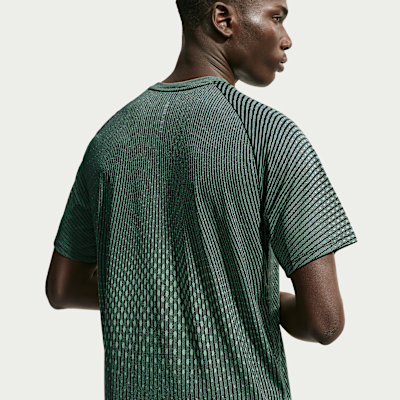 Nike Stride Aero-FIT Kısa Kollu Erkek Koşu Üstü görsel 2