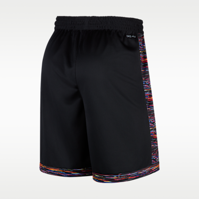 Shorts de alero polivalente de la NBA para hombre Nike Dri-FIT de los Brooklyn Nets de la colección City Edition