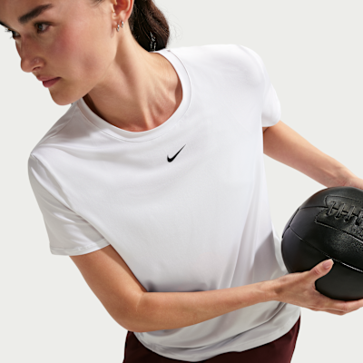Nike One Classic Dri-FIT Kısa Kollu Kadın Üstü görsel 3