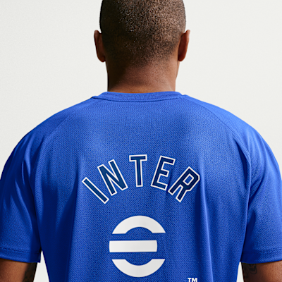 Nike Inter Milan Strike Nike Dri-FIT Kısa Kollu Erkek Futbol Üstü görsel 2