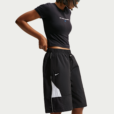 Nike Sportswear Dokuma Kadın Şortu görsel 4