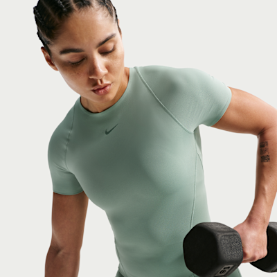 Nike Universa Dri-FIT Kısa Kollu Kadın Üstü görsel 3