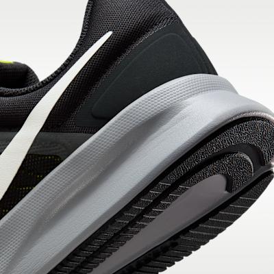 Tenis de correr en pavimento para hombre Nike Run Swift 3