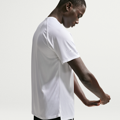 Nike Stride Dri-FIT ADV Kısa Kollu Erkek Koşu Üstü görsel 3