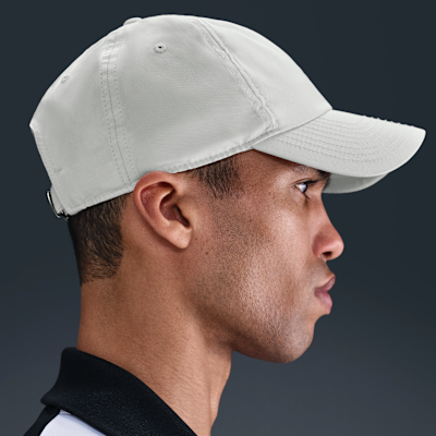 Nike Dri-FIT Club Unstructured Metal Swoosh Cap