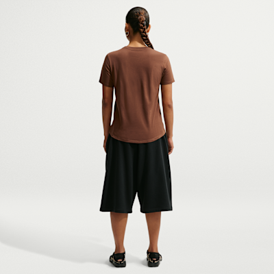 Nike Sportswear Club Essentials Kadın Tişörtü görsel 5