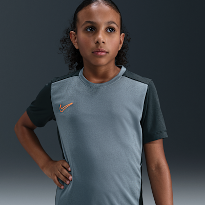 Playera de fútbol Dri-FIT para niños talla grande Nike Academy