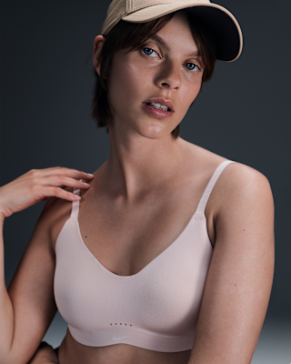 Женские  Nike Alate Minimalist Light-Support Padded Convertible Sports Bra