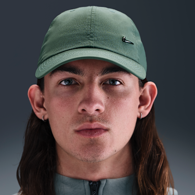 Nike Dri-FIT Club Unstructured Metal Swoosh Cap