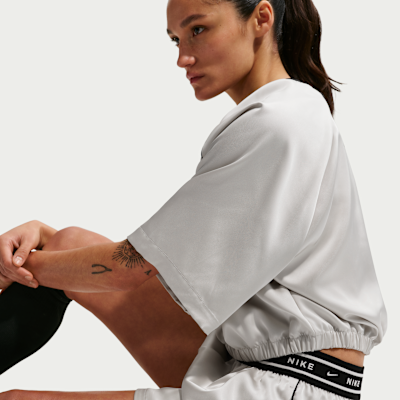 Nike Sportswear Bol Kesimli Normal Belli Saten Kadın Şortu görsel 4