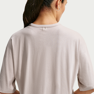 Nike 24.7 ImpossiblySoft Light Dri-FIT Kısa Kollu Kadın Tişörtü görsel 2