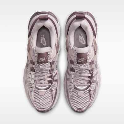 Tenis con detalles reflejantes para mujer Nike V2K Run