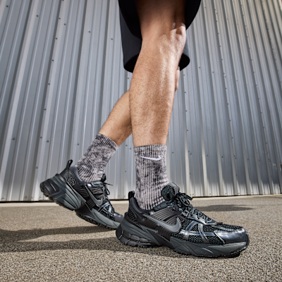 ナイキ V2K ラン メンズシューズ