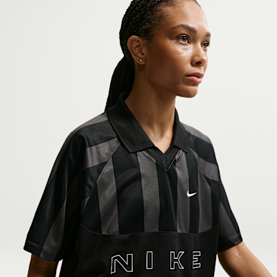 Nike Sportswear Büyük Kesimli Kadın Forması görsel 3