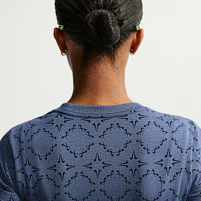 Nike Sportswear Chill Knit Dar Kesimli Crop Kadın Tişörtü görsel 2