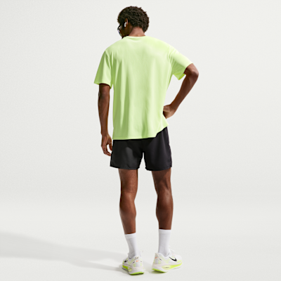 Nike Miler Dri-FIT 2'si 1 Arada 13 cm Erkek Koşu Şortu görsel 5