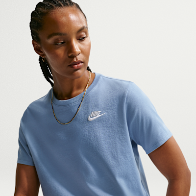 Nike Sportswear Club Essentials Kadın Tişörtü görsel 3