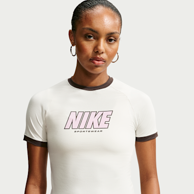 Nike Sportswear Tam Oturan Kadın Tişörtü
