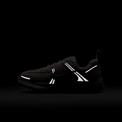 Nike Vomero 5 大童反光裝飾鞋款