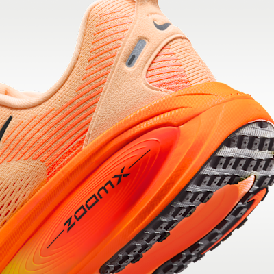 รองเท้าวิ่งโร้ดรันนิ่งผู้ชาย Nike Vomero 18