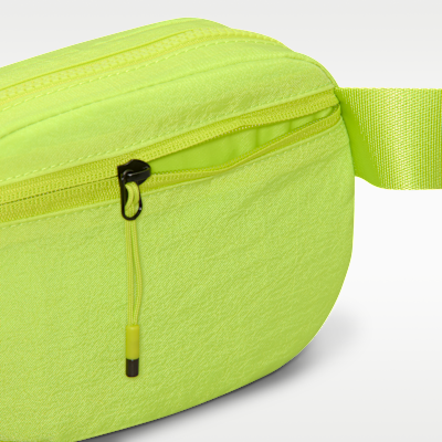 กระเป๋าพาดลำตัว Nike Aura (2 ล.)