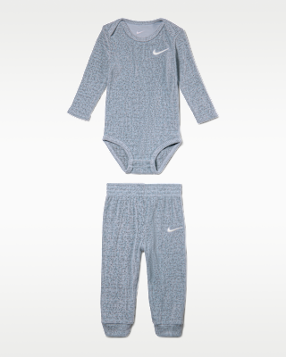 Детские  Nike Baby Essentials Baby (6-12M) Long-Sleeve Bodysuit and Pants Set