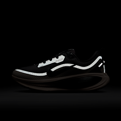Nike Vomero 18 GORE-TEX Yansıtıcı Tasarımlı Vurgulara Sahip Su Geçirmez Kadın Yol Koşu Ayakkabısı