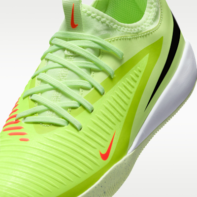 Tacos de fútbol para cancha cubierta para niños grandes Nike Jr. Phantom 6 Low Academy