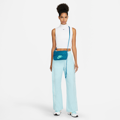 Nike Sportswear Women's Futura 365 Cross-Body Bag (3L)