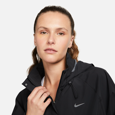 Nike Storm-FIT Swift Kadın Koşu Ceketi görsel 3