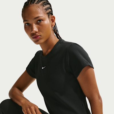 Nike Sportswear Sıkı Fitilli Kısa Kollu Kadın Tişörtü görsel 3