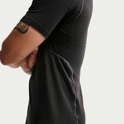 Nike Tech Dri-FIT Kısa Kollu Erkek Üstü görsel 2