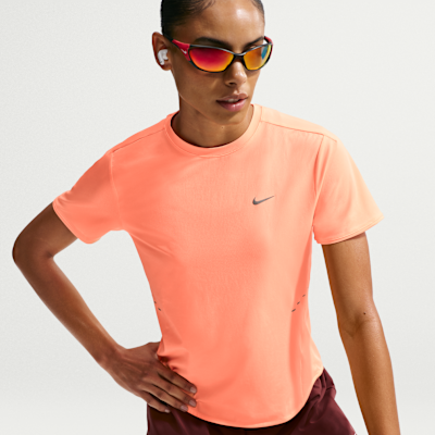 Nike Swift Dri-FIT Kısa Kollu Kadın Koşu Üstü